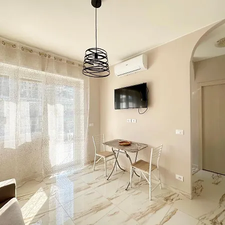 Wh - Un Posto Al Sole - Attico Monolocale Con Parcheggio Gratuito - 5 Minuti Dal Centro - Wifi Apartment Sanremo Exterior photo