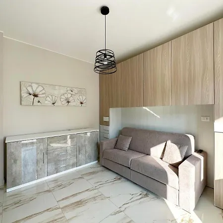 Wh - Un Posto Al Sole - Attico Monolocale Con Parcheggio Gratuito - 5 Minuti Dal Centro - Wifi Apartment Sanremo Exterior photo