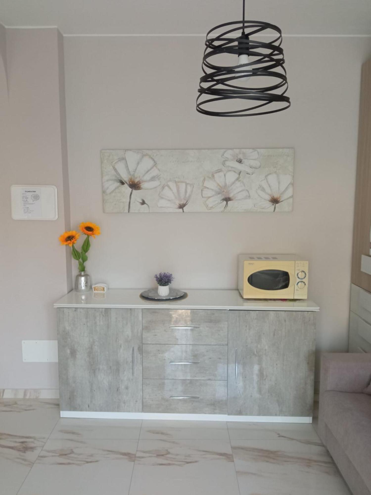 Wh - Un Posto Al Sole - Attico Monolocale Con Parcheggio Gratuito - 5 Minuti Dal Centro - Wifi Apartment Sanremo