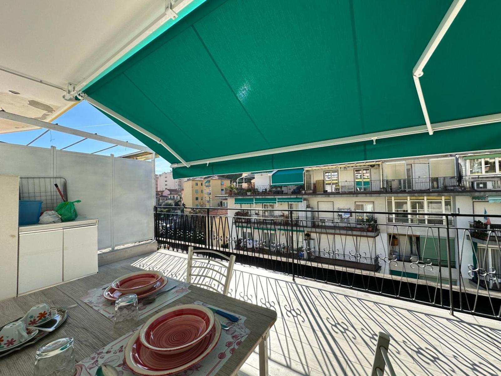 Wh - Un Posto Al Sole - Attico Monolocale Con Parcheggio Gratuito - 5 Minuti Dal Centro - Wifi Sanremo