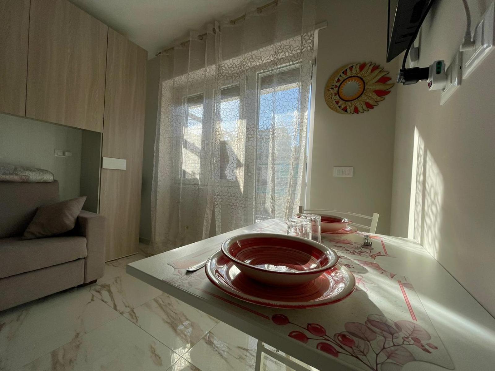 Apartamento Wh - Un Posto Al Sole - Attico Monolocale Con Parcheggio Gratuito - 5 Minuti Dal Centro - Wifi *